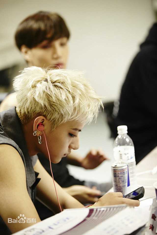 黄子韬(Z.TAO、 、タオ)侧颜壁纸壁纸