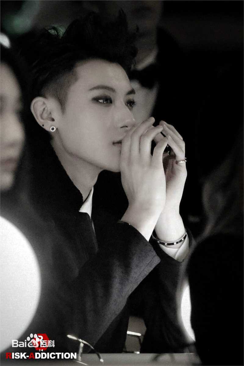 黄子韬(Z.TAO、 、タオ)侧颜壁纸壁纸