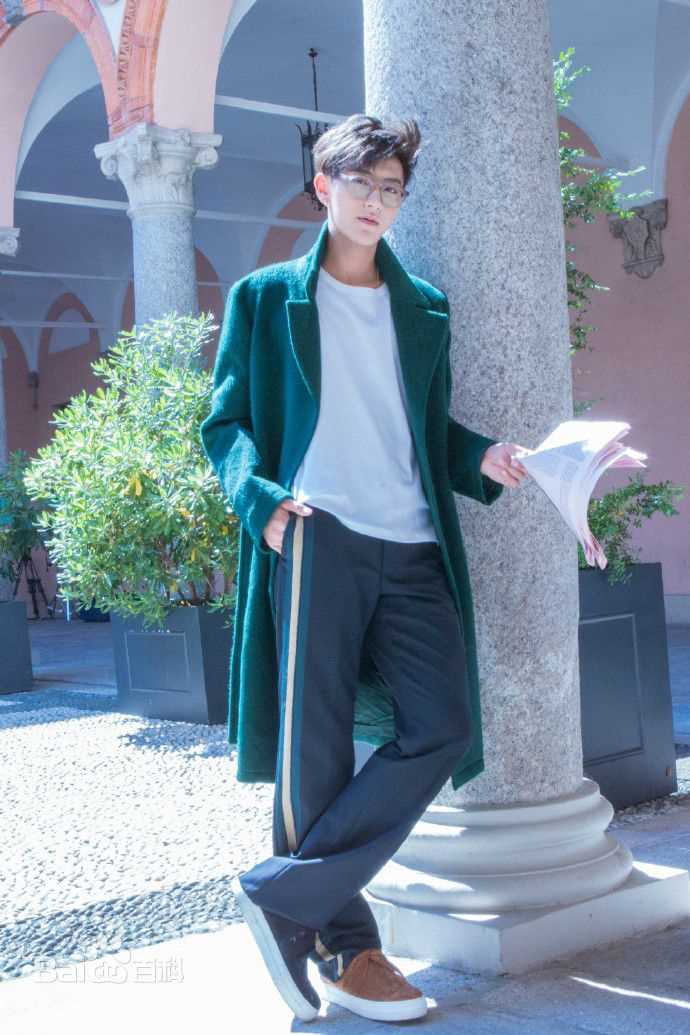 精选黄子韬(Z.TAO、 、タオ)在《红秀》中的图册