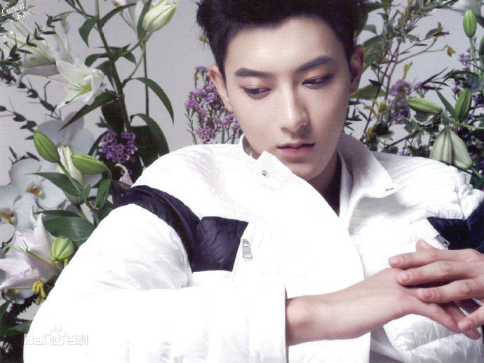 黄子韬(Z.TAO、 、タオ)在《Men's FOLIO》中的