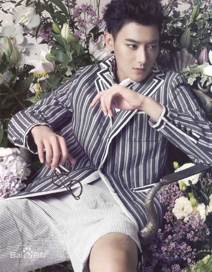 黄子韬(Z.TAO、 、タオ)在《Men's FOLIO》中的