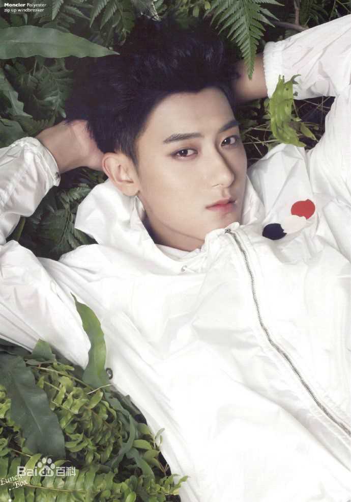 黄子韬(Z.TAO、 、タオ)在《Men's FOLIO》中的