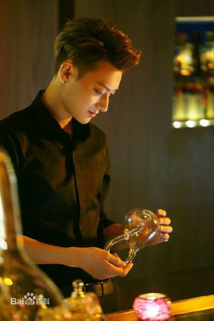 最新黄子韬(Z.TAO、 、タオ)在影版《何以笙箫默》饰William中的壁纸