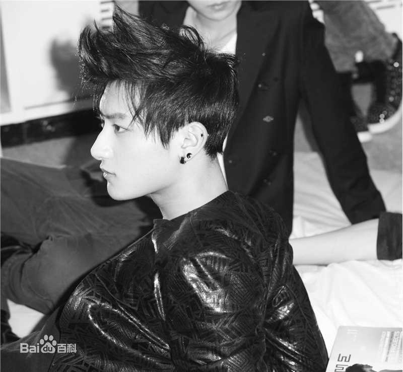 精选黄子韬(Z.TAO、 、タオ)在《MAMA》迷你专辑中的图册