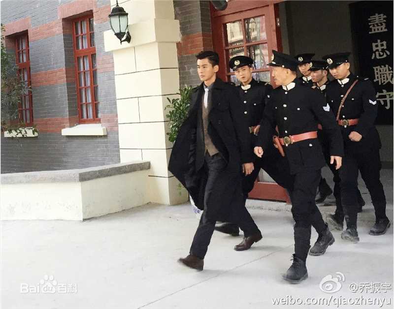 乔振宇(Qiao Zhenyu)在《昙花梦》饰程慈航中的