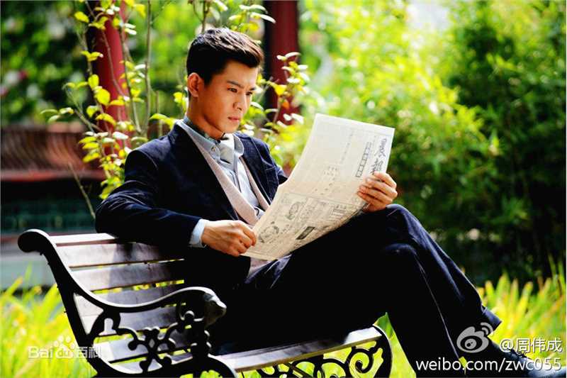 乔振宇(Qiao Zhenyu)在《昙花梦》饰程慈航中的