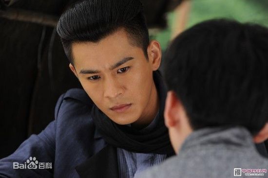 精选乔振宇(Qiao Zhenyu)在《烽火佳人》饰周霆琛中的图册