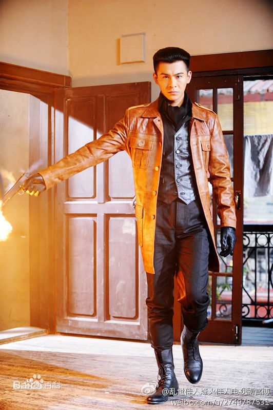 精选乔振宇(Qiao Zhenyu)在《烽火佳人》饰周霆琛中的图册