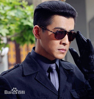 精选乔振宇(Qiao Zhenyu)在《烽火佳人》饰周霆琛中的图册