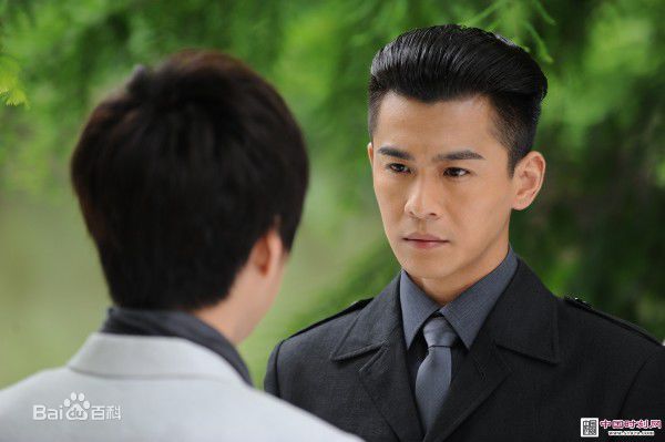 精选乔振宇(Qiao Zhenyu)在《烽火佳人》饰周霆琛中的图册