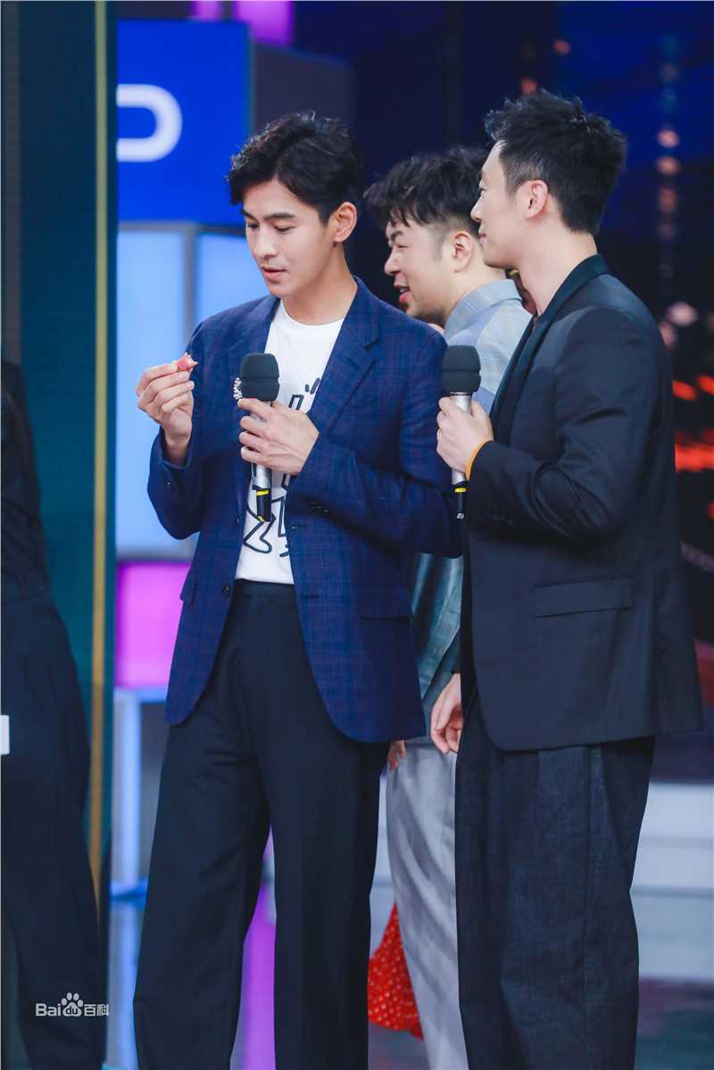 乔振宇(Qiao Zhenyu)快乐大本营前后照片