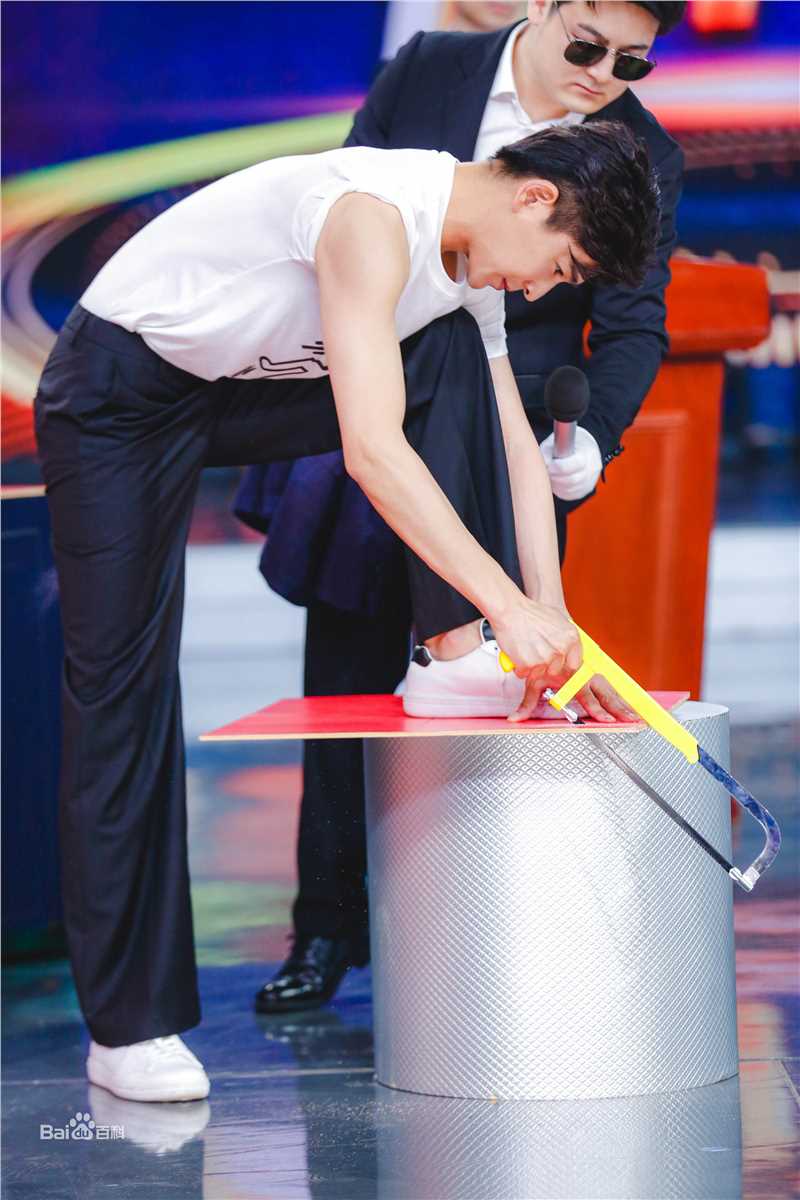 乔振宇(Qiao Zhenyu)快乐大本营前后照片