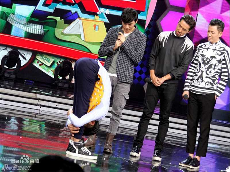 乔振宇(Qiao Zhenyu)快乐大本营前后照片