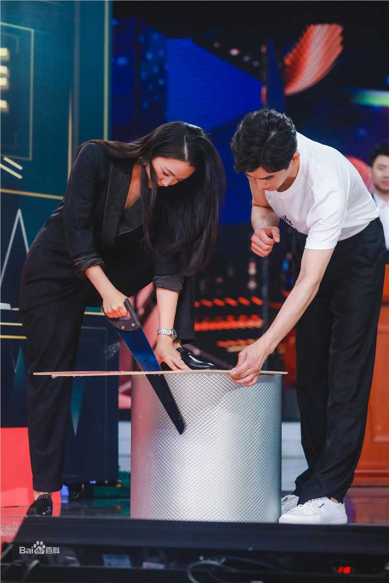 乔振宇(Qiao Zhenyu)快乐大本营前后照片