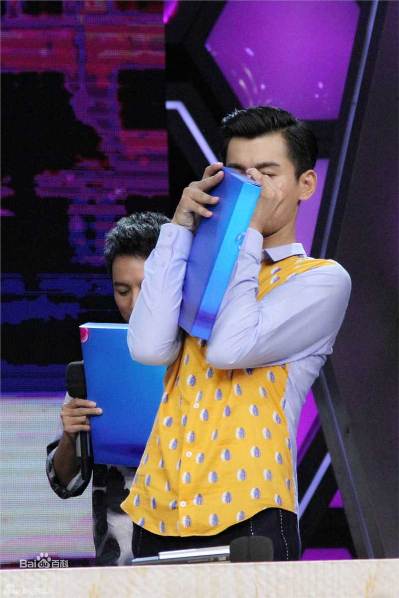 乔振宇(Qiao Zhenyu)快乐大本营前后照片