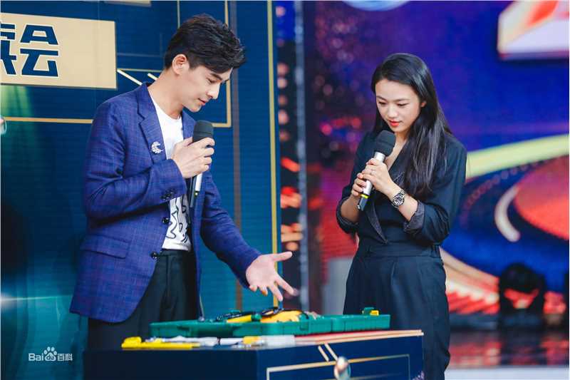 乔振宇(Qiao Zhenyu)快乐大本营前后照片