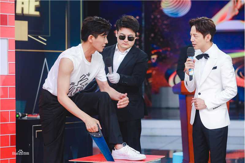 乔振宇(Qiao Zhenyu)快乐大本营前后照片