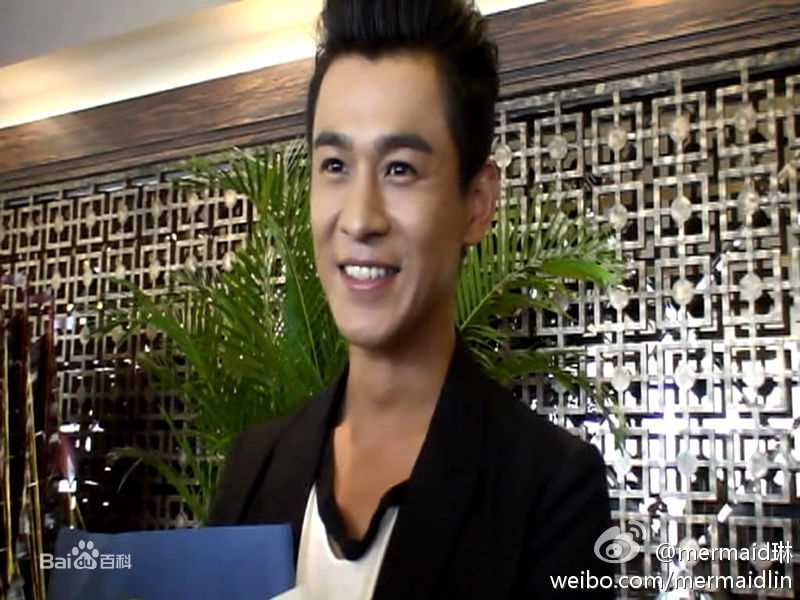 乔振宇(Qiao Zhenyu)日常素颜照壁纸