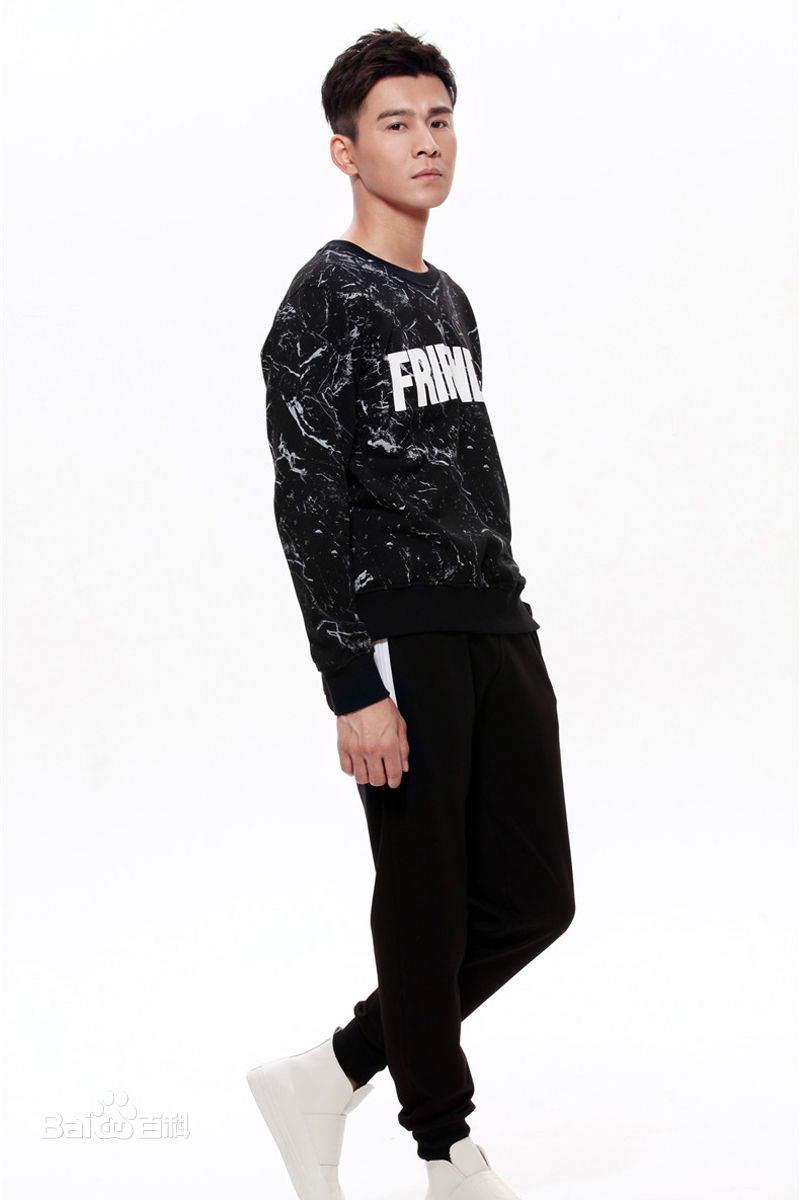 乔振宇(Qiao Zhenyu)Wild Bunch素颜照壁纸