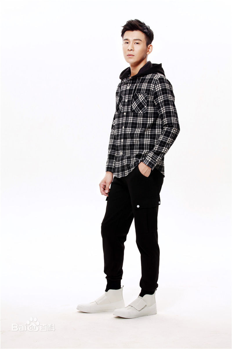 乔振宇(Qiao Zhenyu)Wild Bunch素颜照壁纸