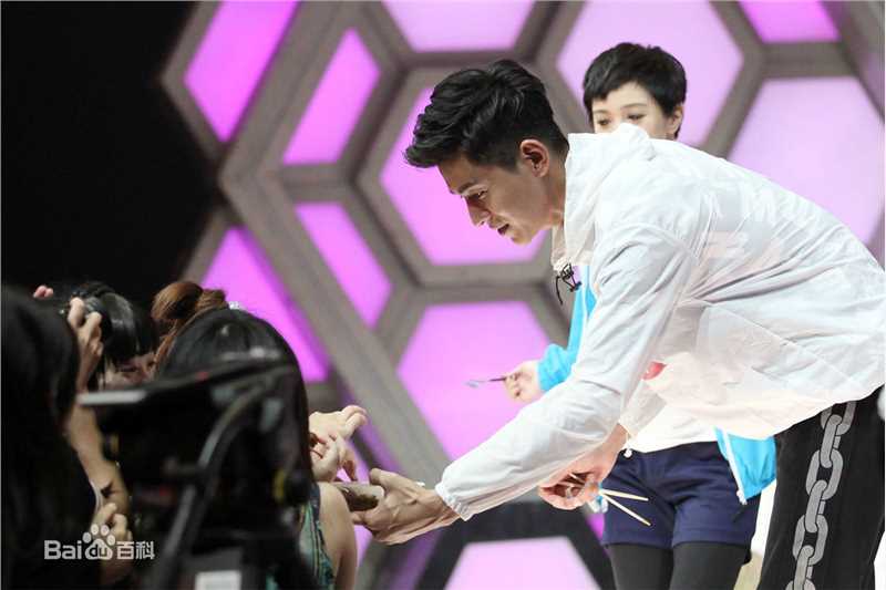 乔振宇(Qiao Zhenyu)151023湖南卫视快乐大本营性感图片图集