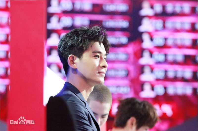 乔振宇(Qiao Zhenyu)160701芒果TV超级女声全国总决赛第一场前后照片