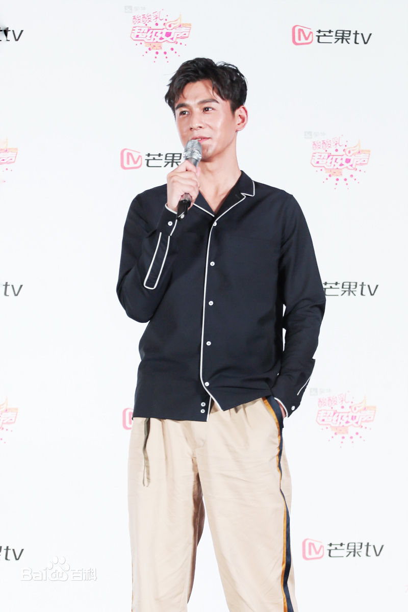 乔振宇(Qiao Zhenyu)160701芒果TV超级女声全国总决赛第一场前后照片