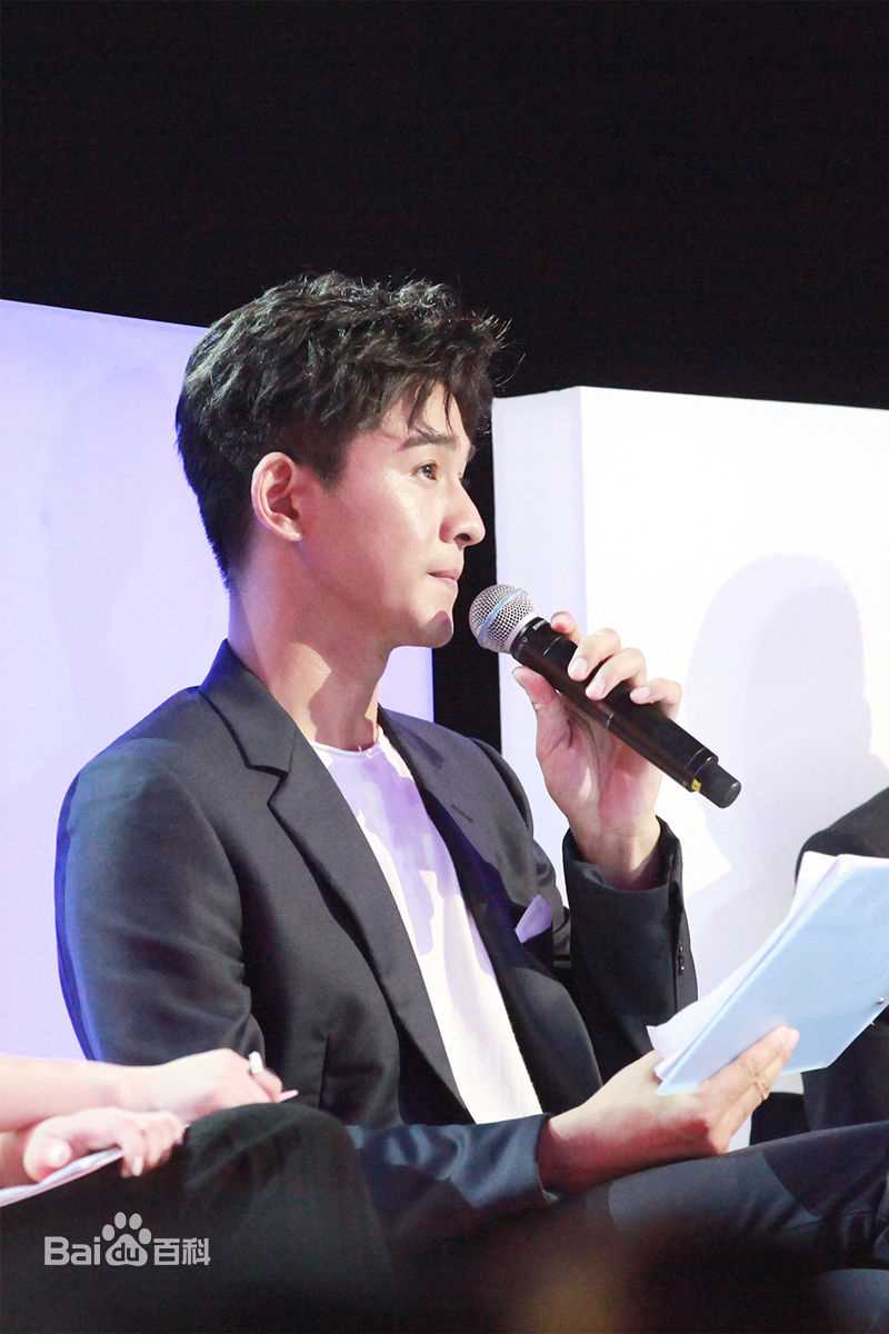 乔振宇(Qiao Zhenyu)160701芒果TV超级女声全国总决赛第一场前后照片