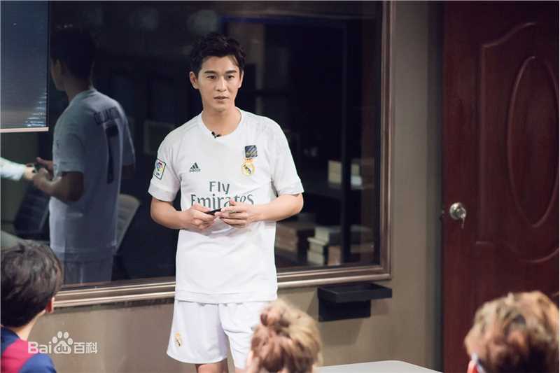 乔振宇(Qiao Zhenyu)160524芒果TV明星大侦探前后照片