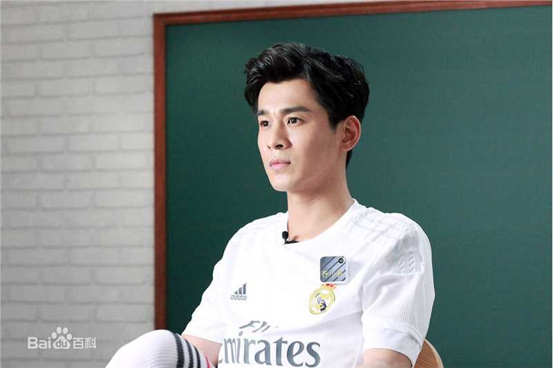 乔振宇(Qiao Zhenyu)160524芒果TV明星大侦探前后照片