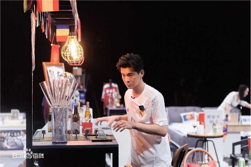 乔振宇(Qiao Zhenyu)160524芒果TV明星大侦探前后照片