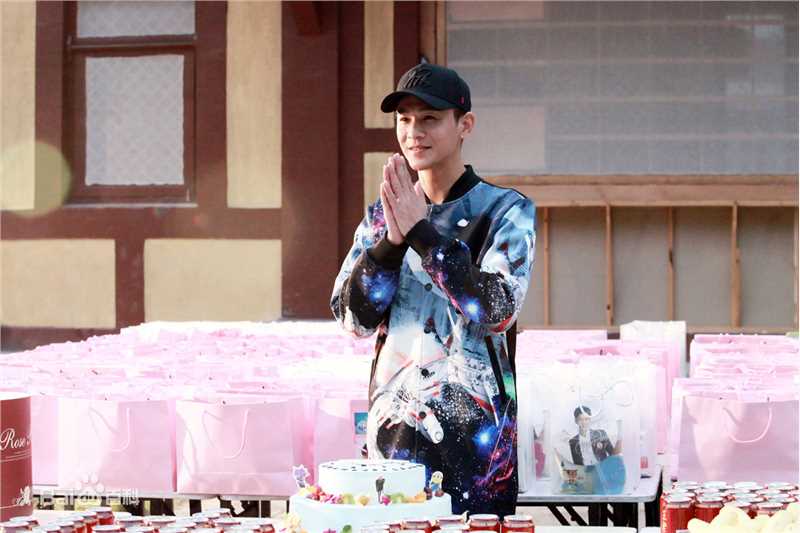 乔振宇(Qiao Zhenyu)161101蔓蔓青萝横店生日会素颜照相册