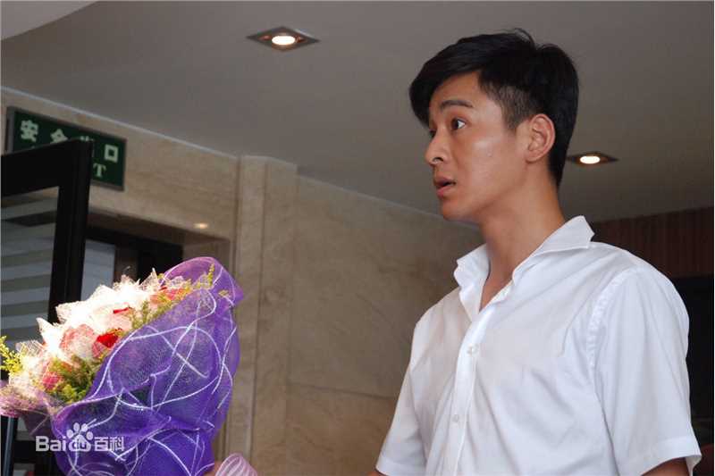 高清乔振宇(Qiao Zhenyu)在电视剧《不能没有家》饰霍雷中的图册