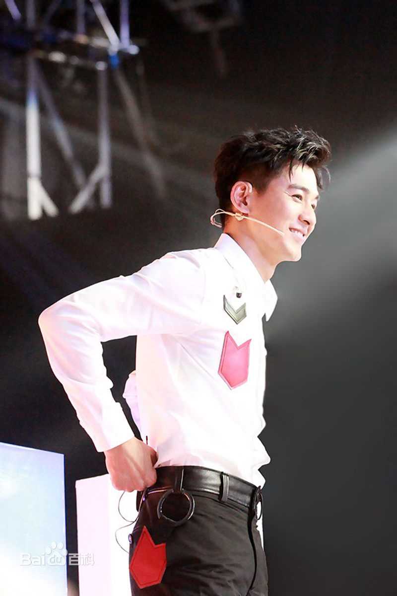 乔振宇(Qiao Zhenyu)160709芒果TV超级女声全国总决赛第二场前后照片
