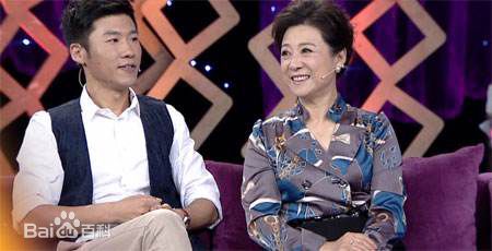 王骁(Lawrence Wang)与母亲王馥荔前后照片