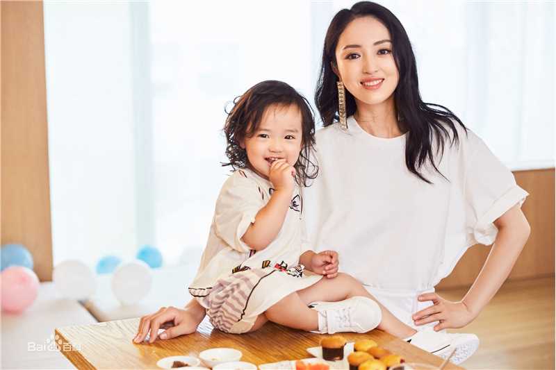 董璇(Dong Xuan)最新酒窝母亲节壁纸