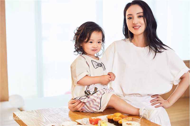 董璇(Dong Xuan)最新酒窝母亲节壁纸