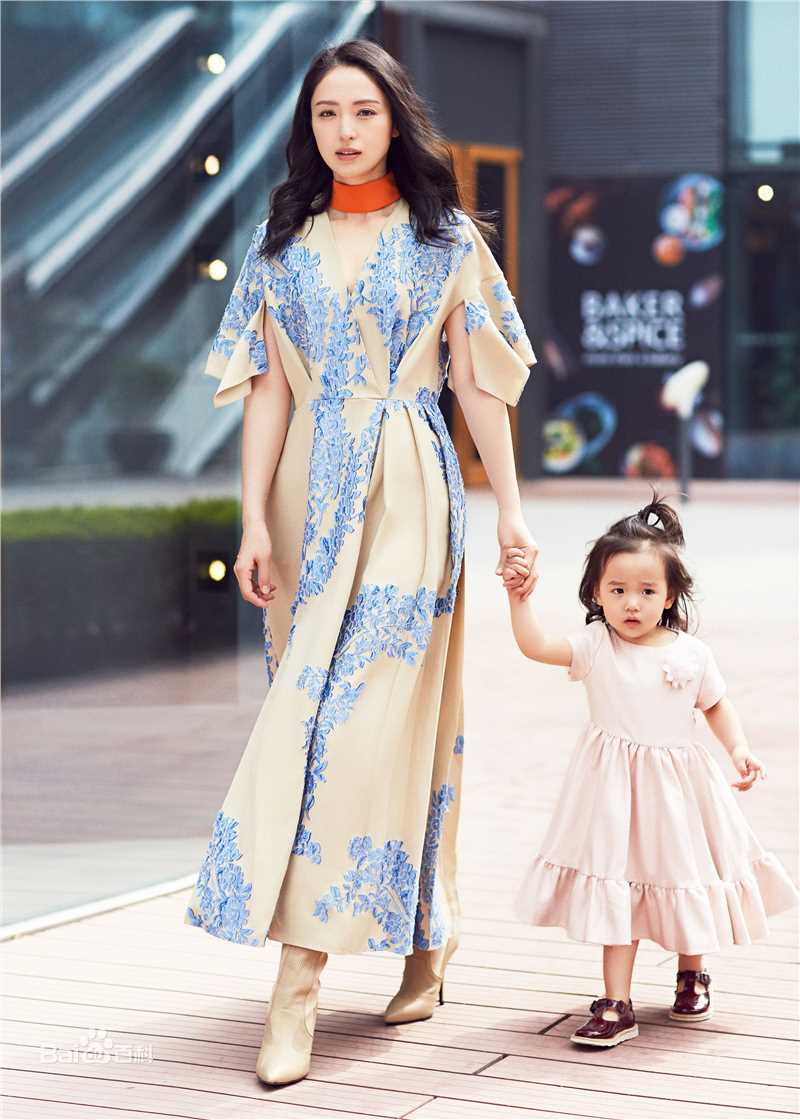 董璇(Dong Xuan)最新酒窝母亲节壁纸