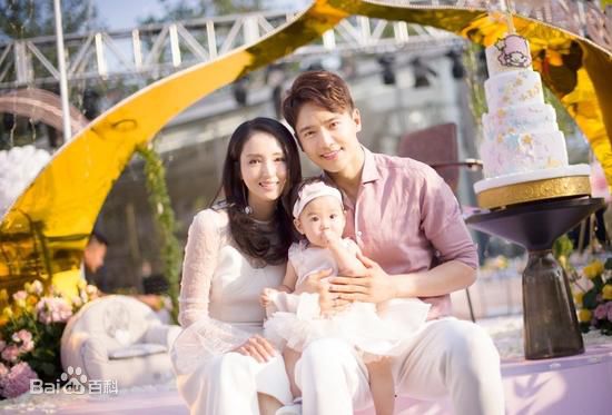 董璇(Dong Xuan)全家福生活照