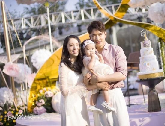 董璇(Dong Xuan)全家福生活照