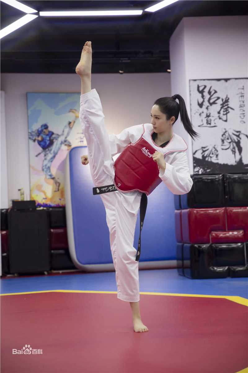 最优质董璇(Dong Xuan)在《阿那亚恋情》饰演顾若中的相册