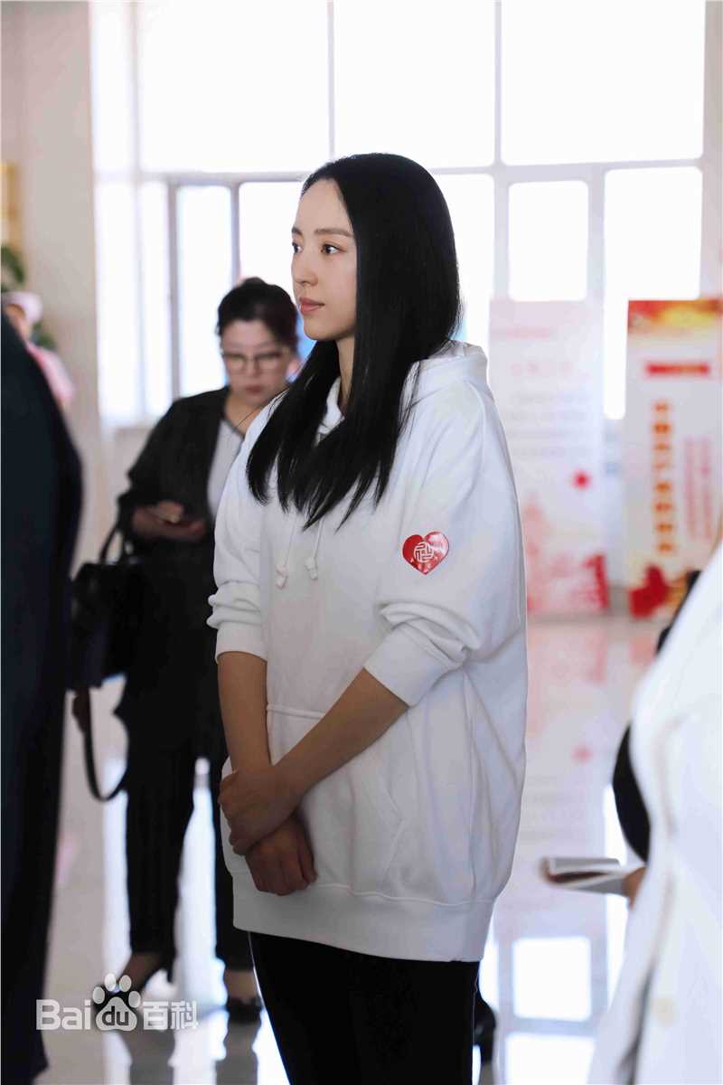 董璇(Dong Xuan)出席情系牡丹江活动前后照片