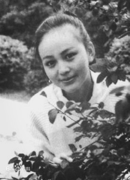 王琳(Lilian)早年照壁纸壁纸