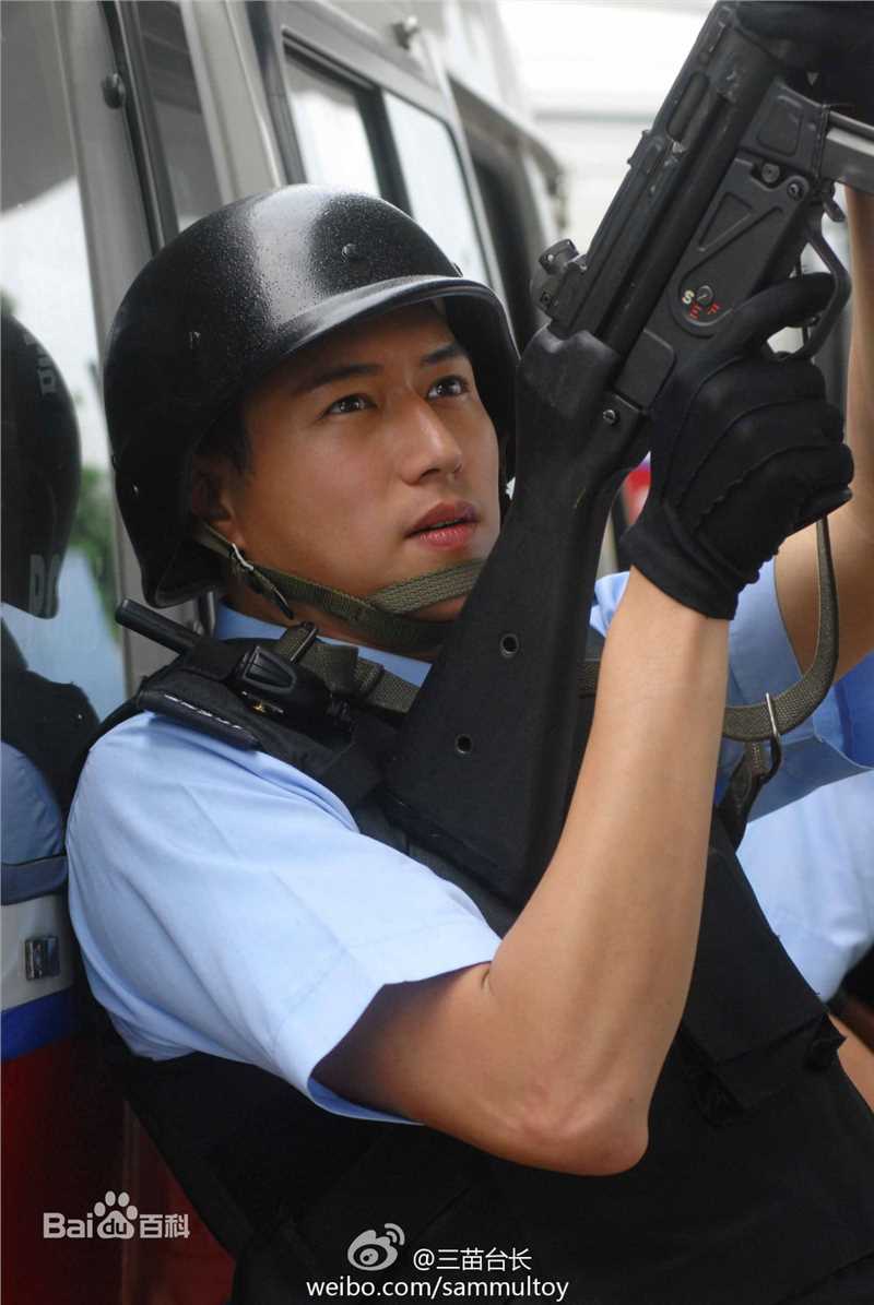 陈键锋(Sammul Chan)在《学警系列》中的