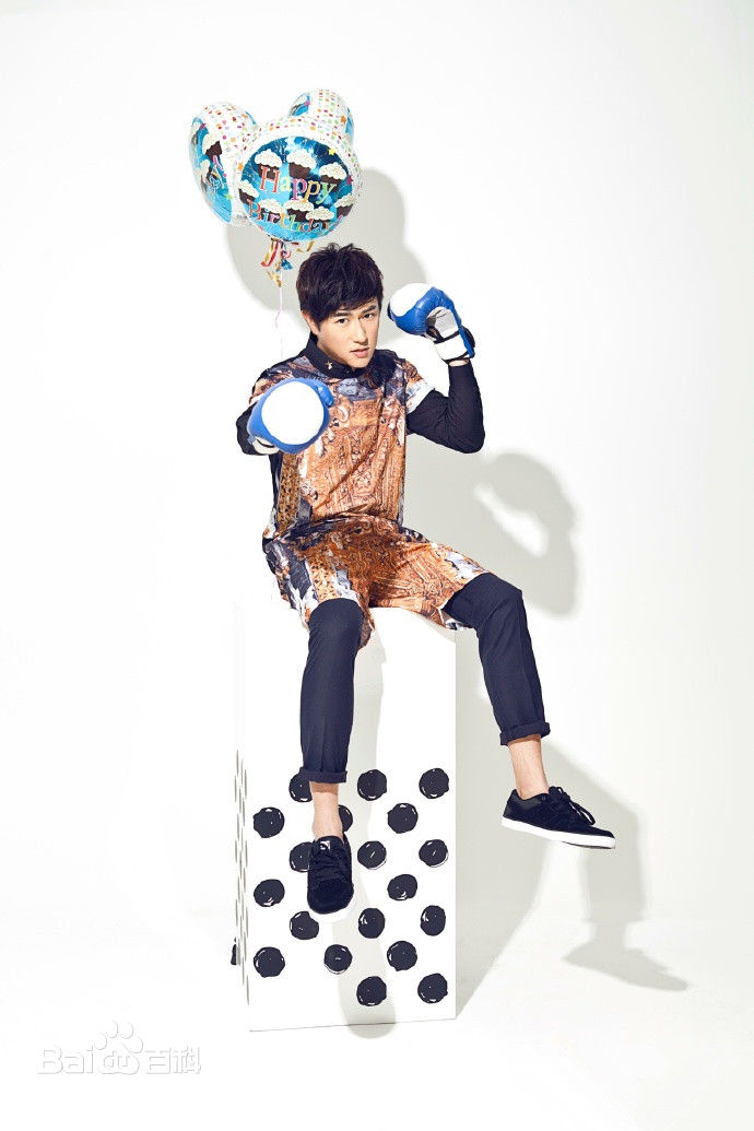 陈键锋(Sammul Chan)最新《运动休闲》杂志拍摄壁纸