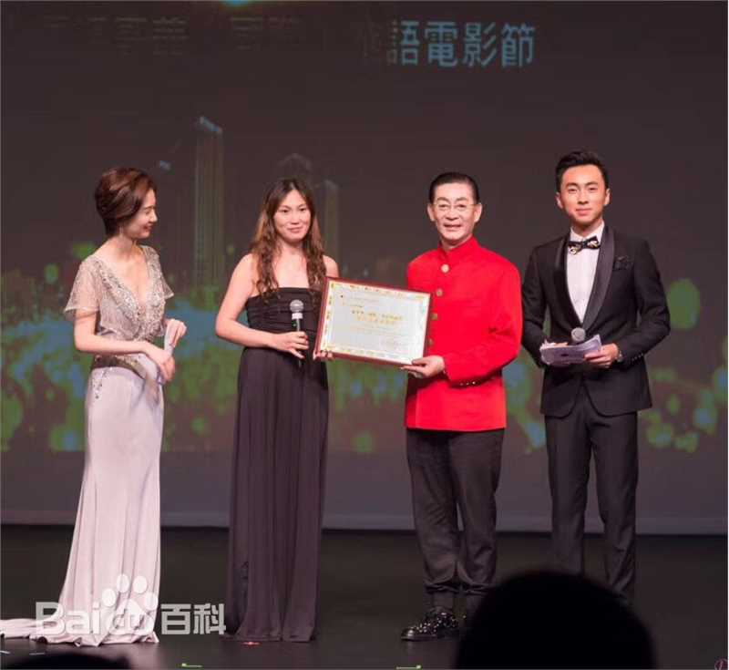 《章金莱》生活照