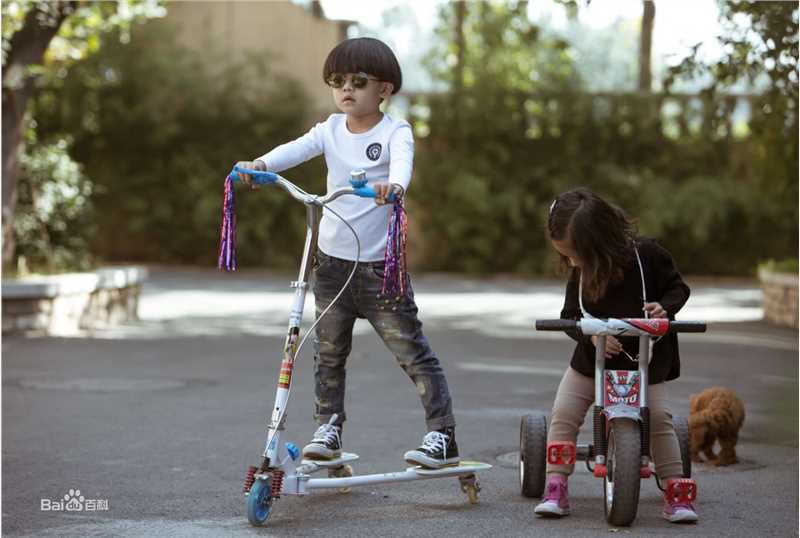 《吕云骢》生活照