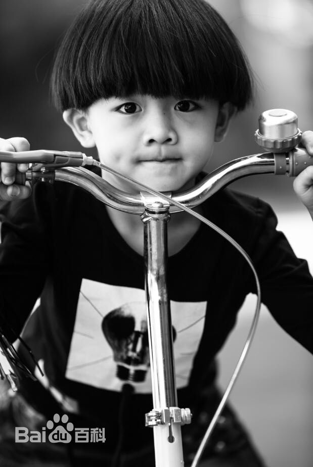 《吕云骢》生活照