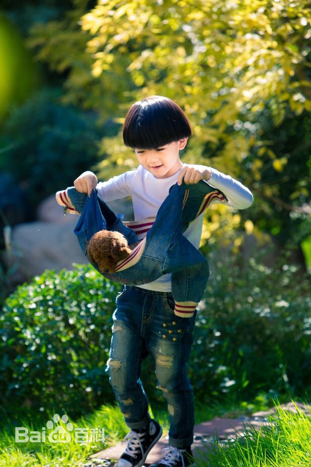 《吕云骢》生活照