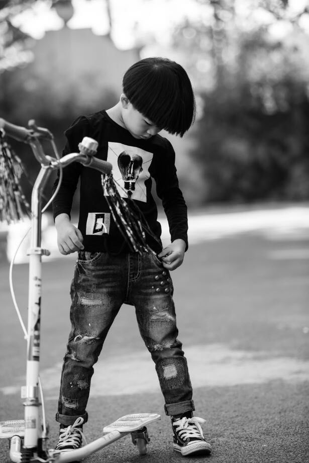 《吕云骢》生活照